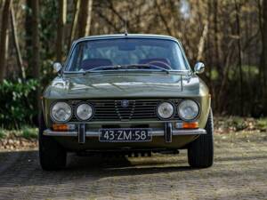 Image 5/8 of Alfa Romeo 2000 GT Veloce (1975)