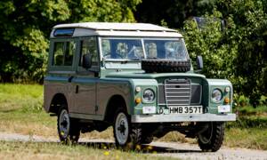 Image 22/50 of Land Rover 88 (1978)