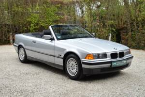 Imagen 1/46 de BMW 320i (1995)