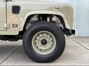 Bild 15/21 von Land Rover Defender 110 (2005)