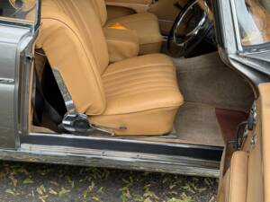 Bild 28/50 von Mercedes-Benz 220 SE b (1966)