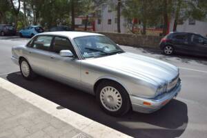 Image 9/33 of Jaguar XJ6 3.2 Executive (1995)