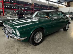 Image 1/47 of Jaguar XJ 6 C 4.2 (1976)