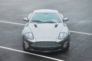Image 4/18 of Aston Martin V12 Vanquish (2003)