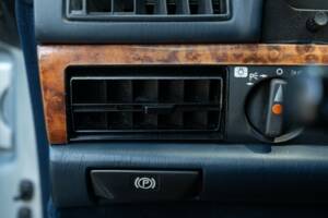 Image 45/50 de Mercedes-Benz 380 SEC (1982)