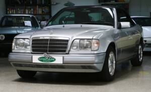 Immagine 1/43 di Mercedes-Benz E 200 (1994)