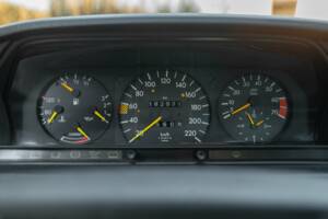 Imagen 37/45 de Mercedes-Benz 190 E (1989)
