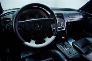Immagine 16/29 di Mercedes-Benz C 36 AMG (1994)