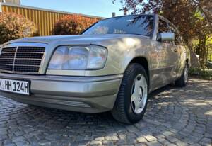 Bild 5/33 von Mercedes-Benz E 200 T (1994)