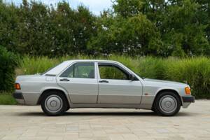 Image 5/50 of Mercedes-Benz 190 E 1.8 (1991)
