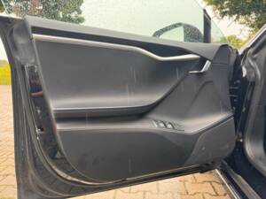 Bild 9/18 von Tesla Model S 100D (2018)