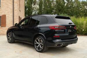Bild 6/50 von BMW X5 M50d (2019)