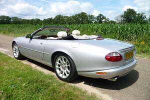 Bild 8/8 von Jaguar XKR (2001)