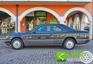 Bild 2/10 von Mercedes-Benz 300 CE (1990)