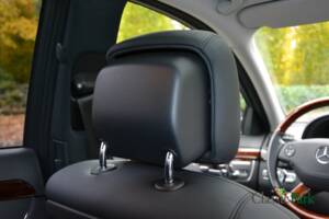 Image 34/50 of Mercedes-Benz S 500 (2006)