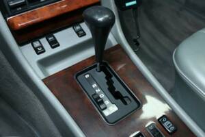 Image 17/30 of Mercedes-Benz 560 SEL (1989)