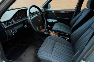 Bild 18/73 von Mercedes-Benz 230 E (1991)