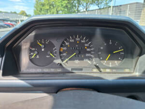 Bild 8/11 von Mercedes-Benz 300 D (1986)