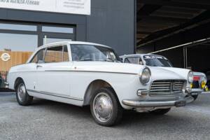 Image 2/29 de Peugeot 404 Coupé (1966)