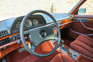Image 39/50 de Mercedes-Benz 280 S (1988)
