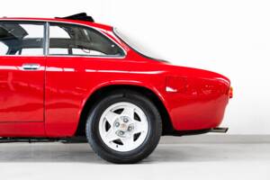 Bild 28/32 von Alfa Romeo Giulia 1600 GT Junior (1972)
