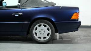 Image 21/33 de Mercedes-Benz 500 SL (1990)