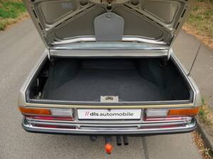 Image 23/42 of BMW 528i (1900)