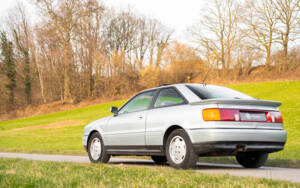 Image 2/70 of Audi 90 - 2.3E (1990)