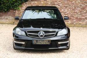 Image 24/50 of Mercedes-Benz C 63 AMG (2012)