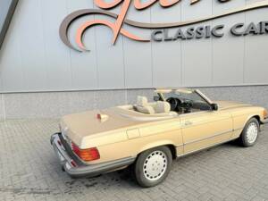 Image 9/50 of Mercedes-Benz 560 SL (1987)