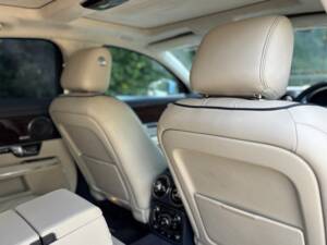 Image 42/50 of Jaguar XJ 5.0 (2011)