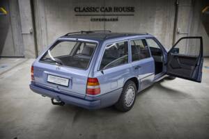 Image 27/100 of Mercedes-Benz 230 TE (1990)