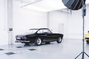 Image 97/100 of Ferrari 330 GT 2+2 (1965)