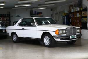 Image 2/25 of Mercedes-Benz 280 CE (1977)