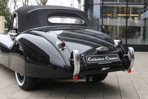 Image 3/40 de Jaguar XK 120 DHC (1953)