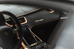 Image 37/68 of Lamborghini Sián FKP 37 (2021)