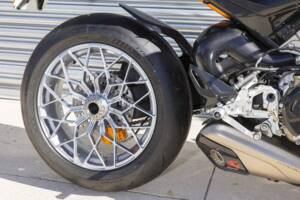 Image 13/50 of Ducati Streetfighter V4 Lamborghini (2024)