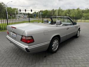 Bild 12/50 von Mercedes-Benz E 320 (1995)