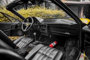 Bild 43/55 von Ferrari 328 GTS (1986)