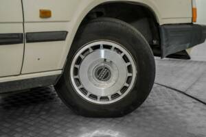 Image 41/50 of Volvo 740 GL (1987)