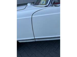 Image 17/50 of Mercedes-Benz 230 SL (1967)