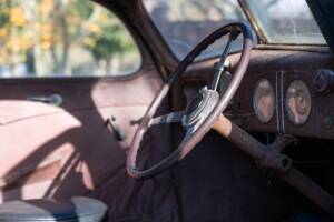 Image 71/134 of Ford V8 (1937)