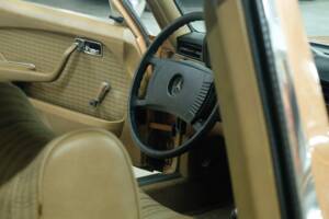 Image 44/50 de Mercedes-Benz 350 SE (1973)