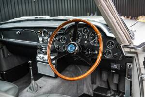Image 15/42 de Aston Martin DB 5 (1964)