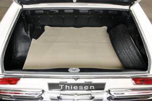Image 24/27 of Mercedes-Benz 300 SE (1967)