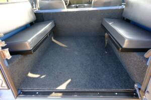 Bild 17/22 von Land Rover 90 (1988)