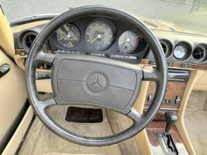 Image 24/50 of Mercedes-Benz 560 SL (1987)