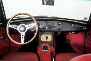 Image 3/50 de MG MGB GT (1966)