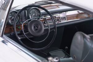 Bild 25/39 von Mercedes-Benz 280 SE 3,5 (1970)