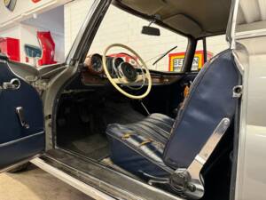 Image 8/18 of Mercedes-Benz 250 SE (1967)